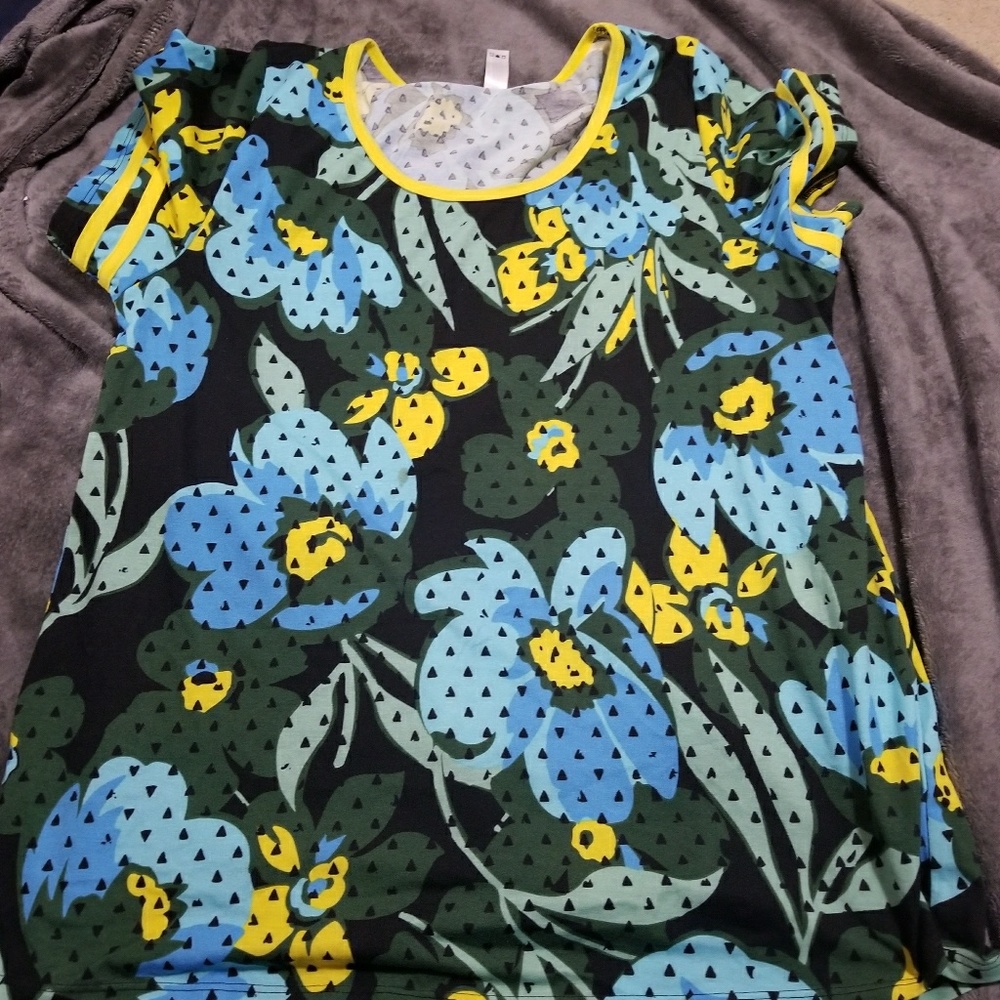 Large lularoe classic t